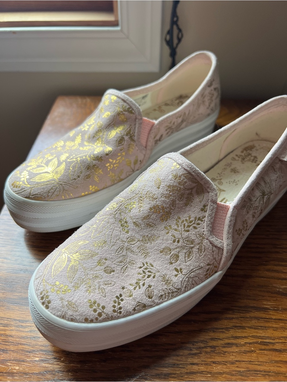 Keds slip on in blush and gold